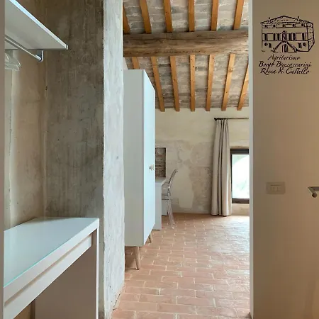 Borgo Buzzaccarini Rocca Di Castello בית חווה מונסליצ'ה