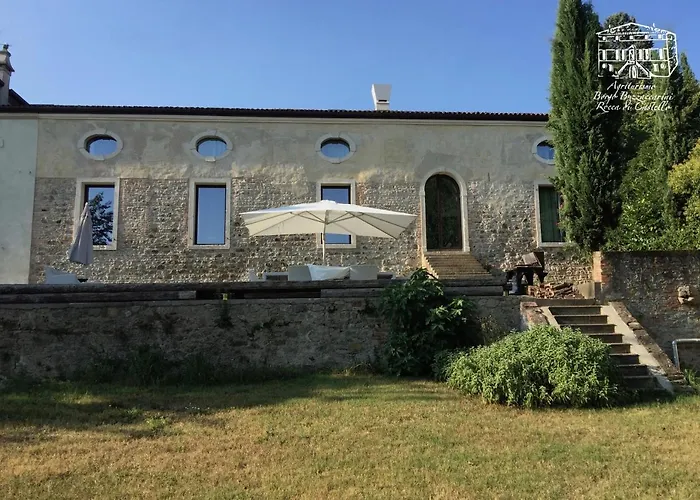 Borgo Buzzaccarini Rocca Di Castello Çiftlik konaklama *