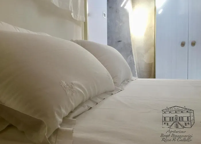 팜스테이 Borgo Buzzaccarini Rocca Di Castello 몽셀리체