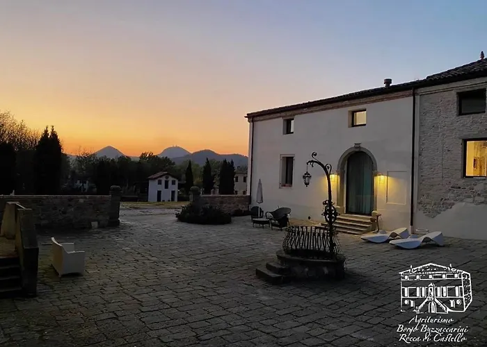 Borgo Buzzaccarini Rocca Di Castello 팜스테이 몽셀리체