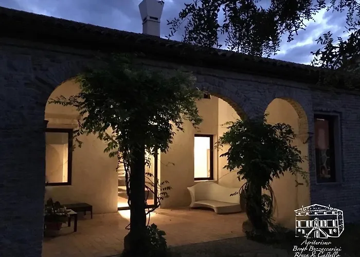 Borgo Buzzaccarini Rocca Di Castello Çiftlik konaklama *